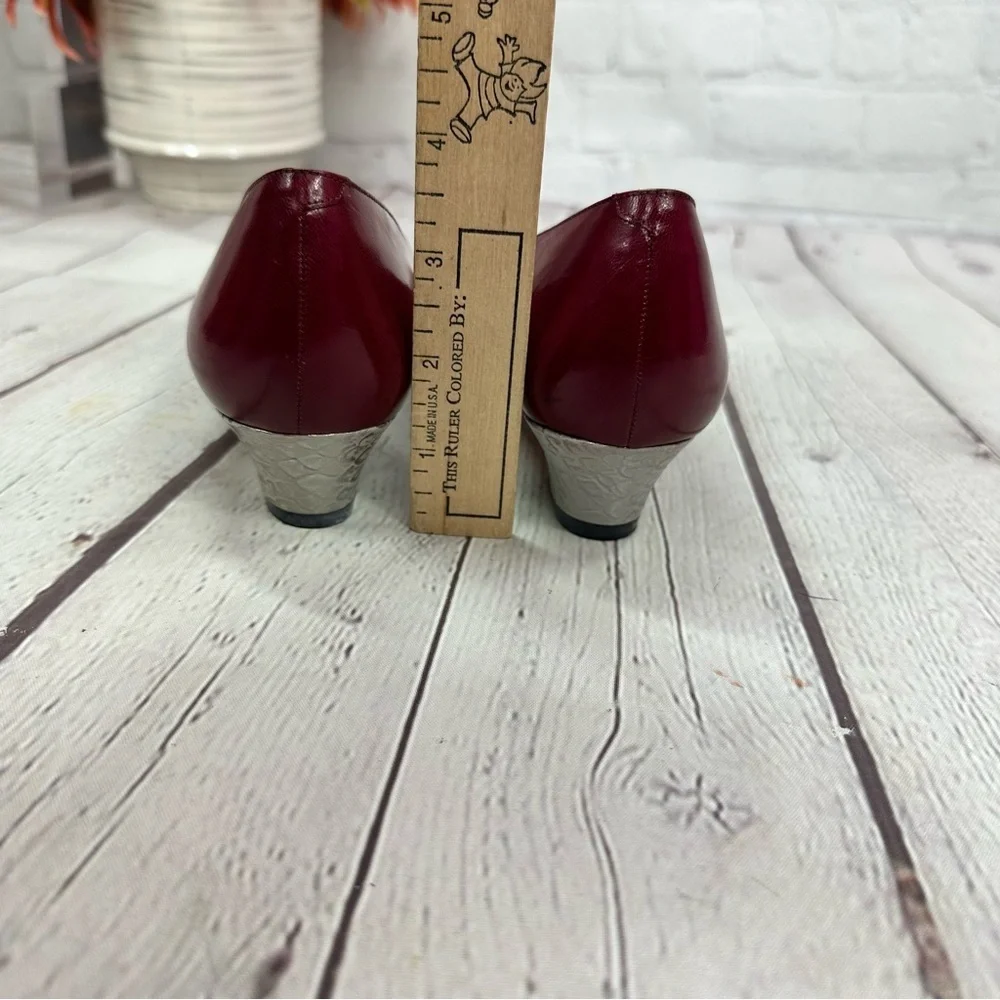 Amalfi low heel leather pump dress shoe womens 9 AAA Burgundy Silver snakeskin
